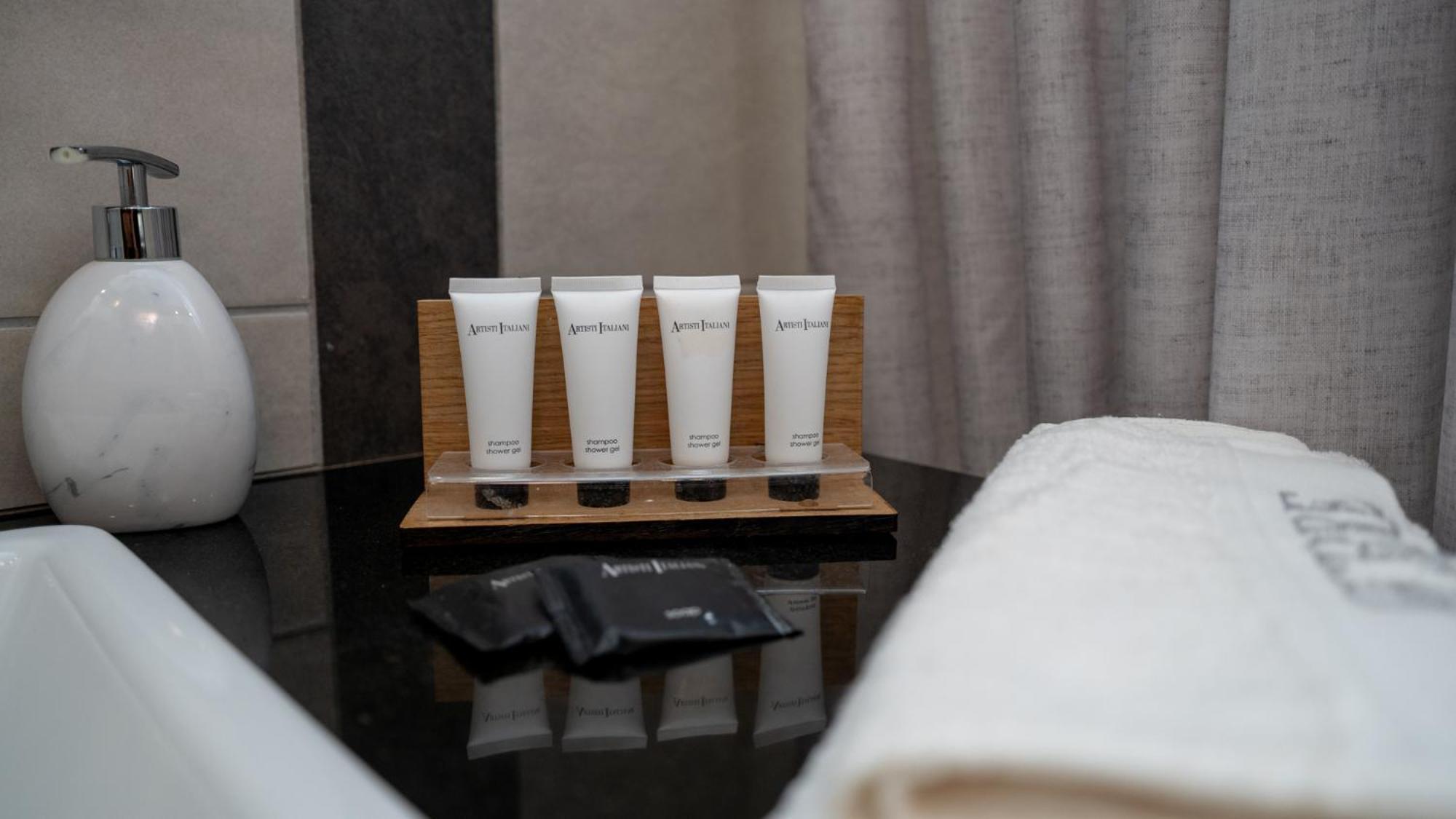 Mary'S Modern And Elegant Apartment กาลัมปากา ภายนอก รูปภาพ
