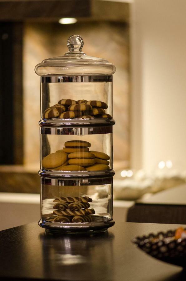 Mary'S Modern And Elegant Apartment กาลัมปากา ภายนอก รูปภาพ
